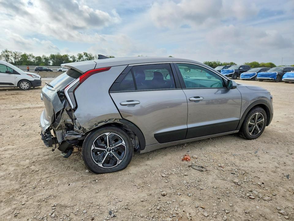 2026 Kia Niro მანქანა იყიდება აუქციონზე, vin: KNDCP3LE3T5361361, აუქციონის ნომერი: 70564616