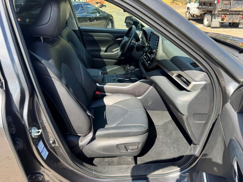 70570606 :رقم المزاد ، 5TDGZRBHXNS249793 vin ، 2022 Toyota Highlander مزاد بيع
