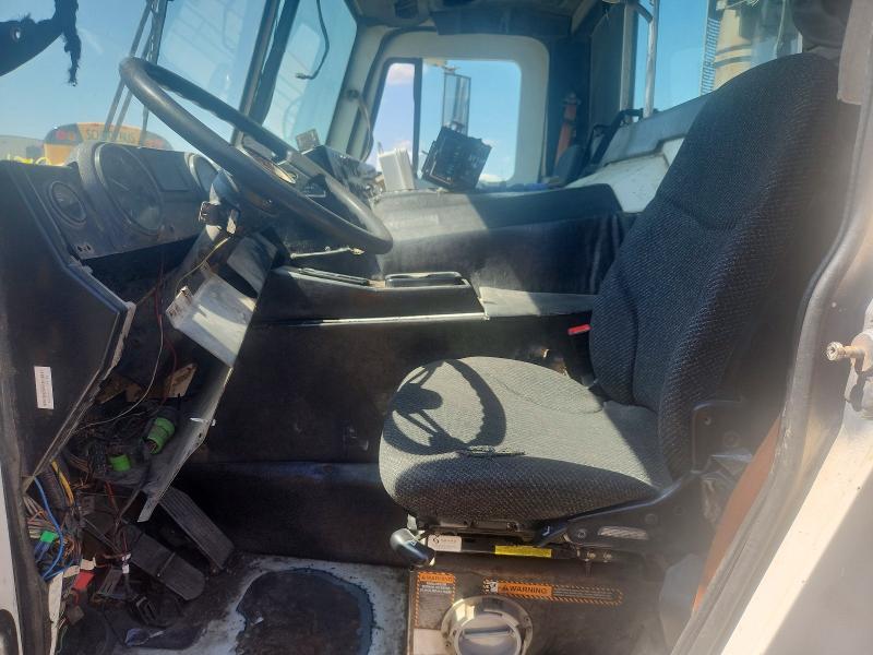 2011 Mack Leu613 მანქანა იყიდება აუქციონზე, vin: 1M2AU14C0BM001093, აუქციონის ნომერი: 67974536