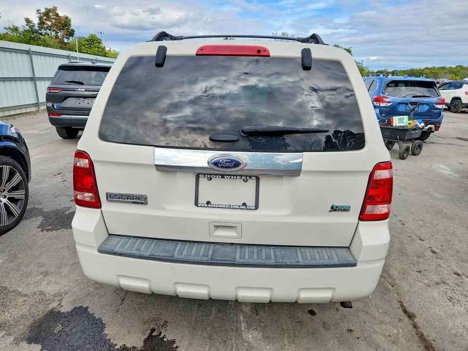 2011 Ford Escape მანქანა იყიდება აუქციონზე, vin: 1FMCU0EG1BKC01660, აუქციონის ნომერი: 71101246