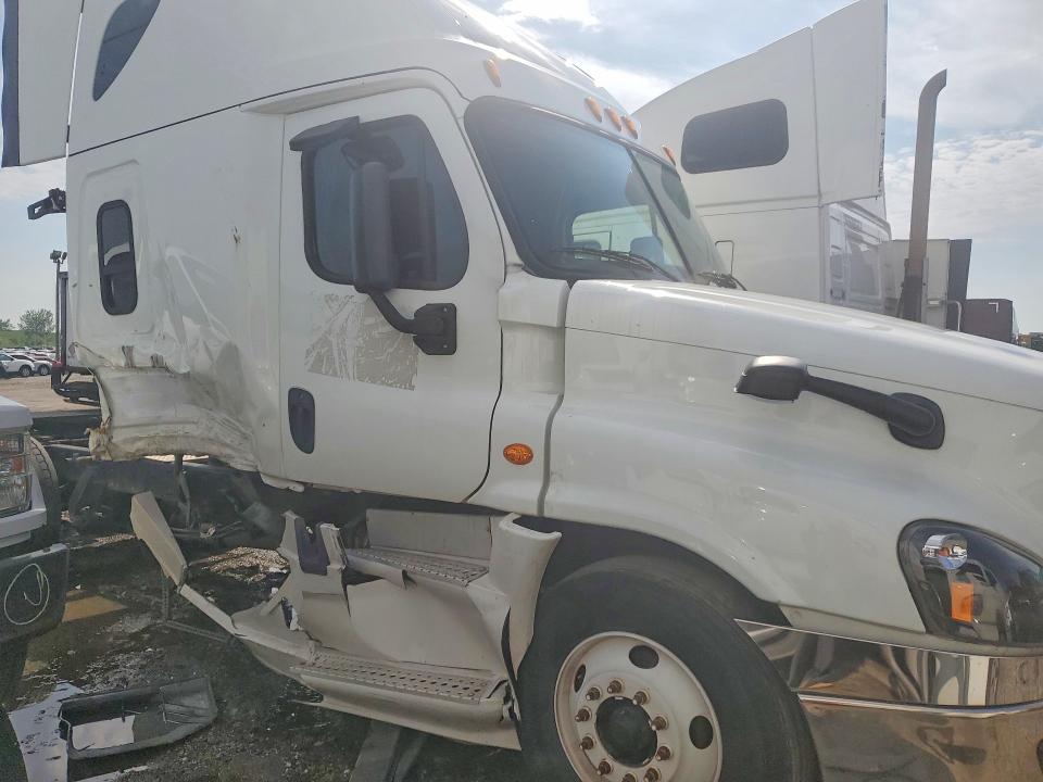 Продаж на аукціоні авто 2016 Freightliner Cascadia 125, vin: 3AKJGLBGXGSHG3174, номер лоту: 60258436