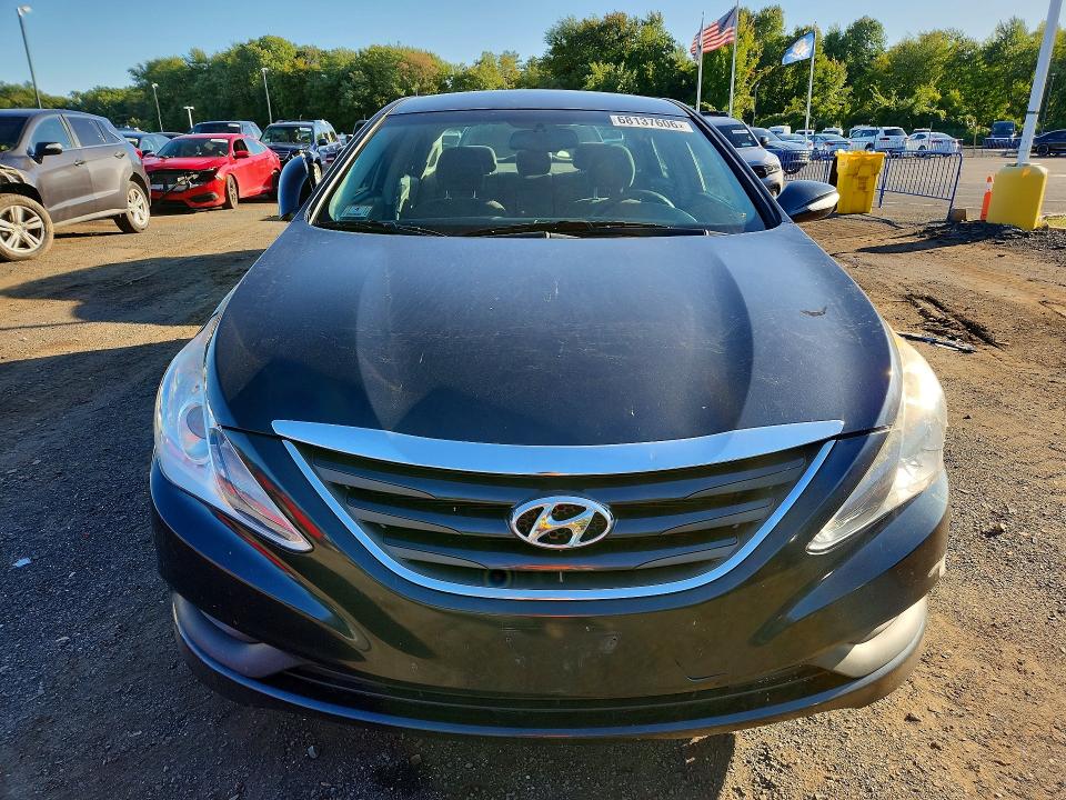 68137606 :رقم المزاد ، 5NPEB4AC6EH889445 vin ، 2014 Hyundai Sonata مزاد بيع