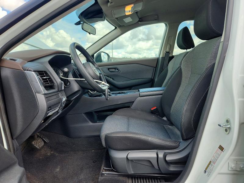 67645686 :رقم المزاد ، 5N1BT3AA4NC702512 vin ، 2022 Nissan Rogue مزاد بيع