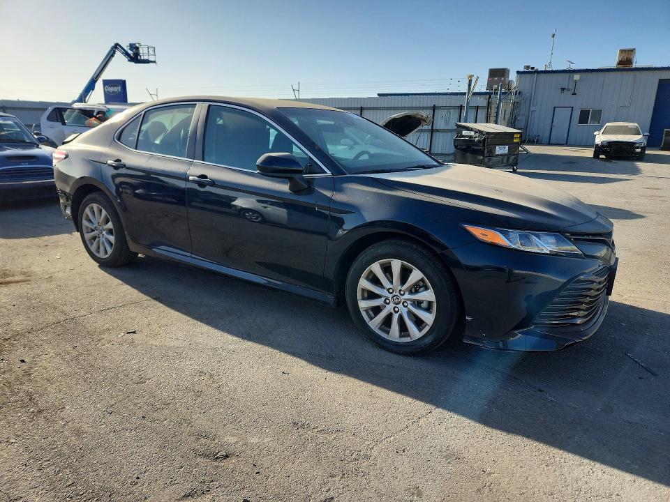 2018 Toyota Camry მანქანა იყიდება აუქციონზე, vin: 4T1B11HK0JU618135, აუქციონის ნომერი: 68952926