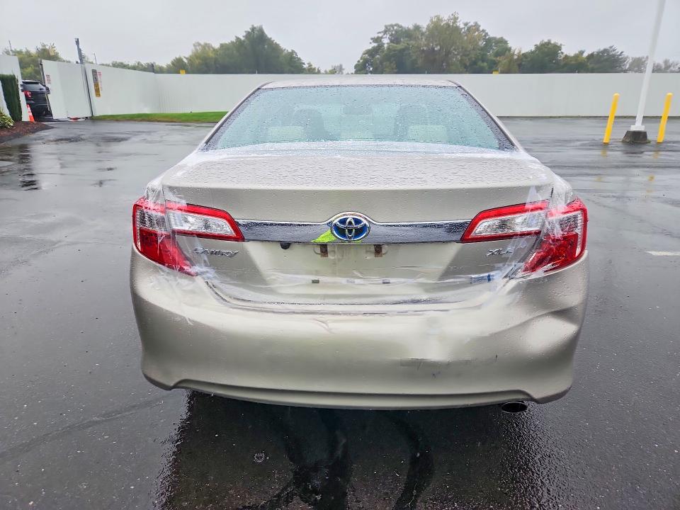 2014 Toyota Camry Hybrid მანქანა იყიდება აუქციონზე, vin: 4T1BD1FK3EU098853, აუქციონის ნომერი: 72193686