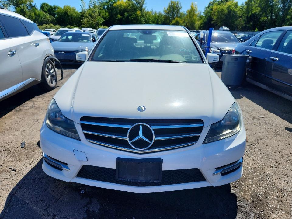 2014 Mercedes-benz C მანქანა იყიდება აუქციონზე, vin: WDDGF8AB9EG177615, აუქციონის ნომერი: 68056506