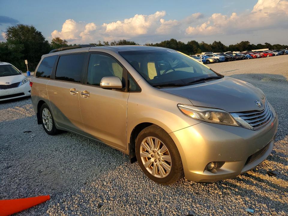 69948486 :رقم المزاد ، 5TDYZ3DC5HS785851 vin ، 2017 Toyota Sienna مزاد بيع