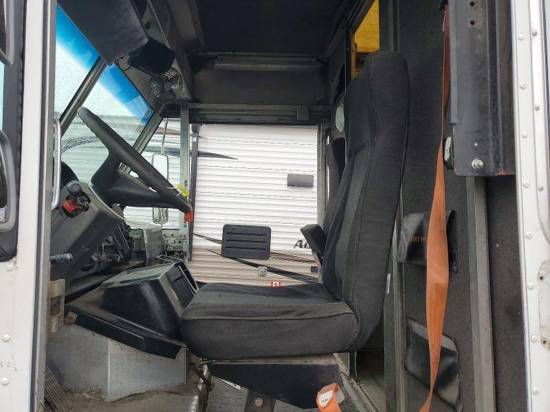 68084766 :رقم المزاد ، 4UZAANDU69CAF1858 vin ، 2009 Freightliner Chassis مزاد بيع