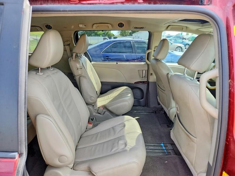 68295796 :رقم المزاد ، 5TDYK3DCXBS090938 vin ، 2011 Toyota Sienna مزاد بيع