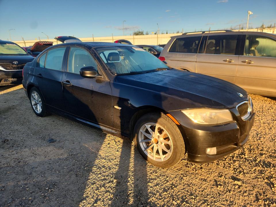 69032296 :رقم المزاد ، WBAPG7C5XBA795420 vin ، 2011 Bmw 323 مزاد بيع