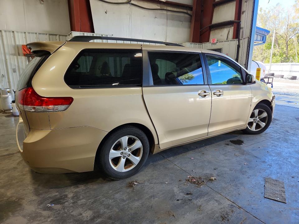 69974576 :رقم المزاد ، 5TDKK3DC0BS006616 vin ، 2011 Toyota Sienna مزاد بيع
