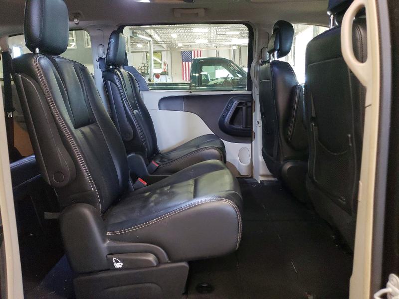 70258146 :رقم المزاد ، 2C4RC1CG2FR589872 vin ، 2015 Chrysler Town & Country مزاد بيع