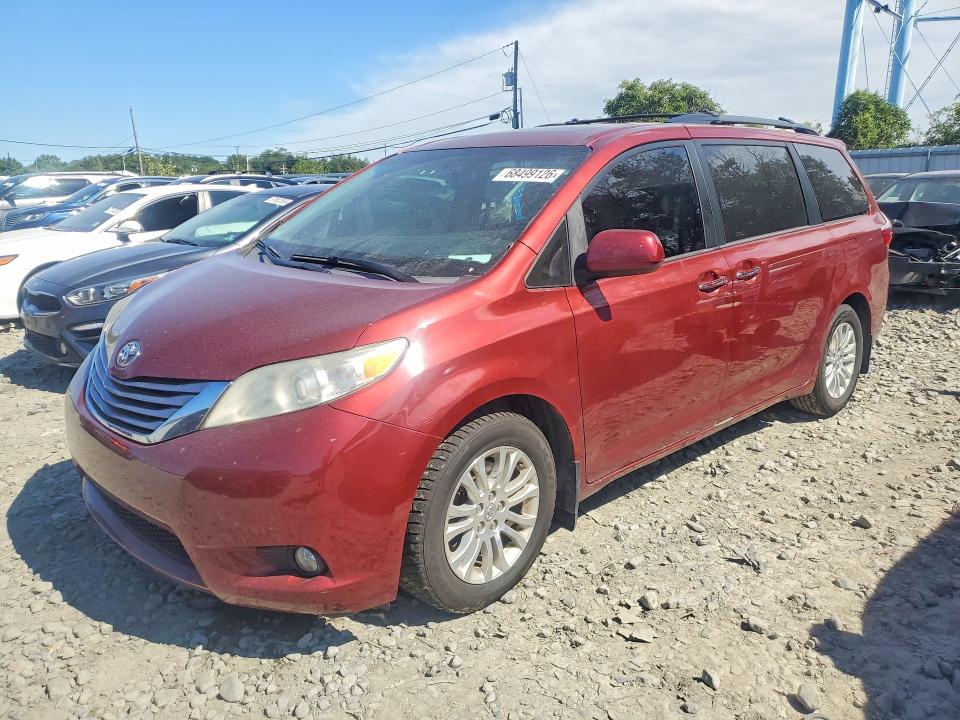 2017 Toyota Sienna მანქანა იყიდება აუქციონზე, vin: 5TDYZ3DC8HS831575, აუქციონის ნომერი: 68499126