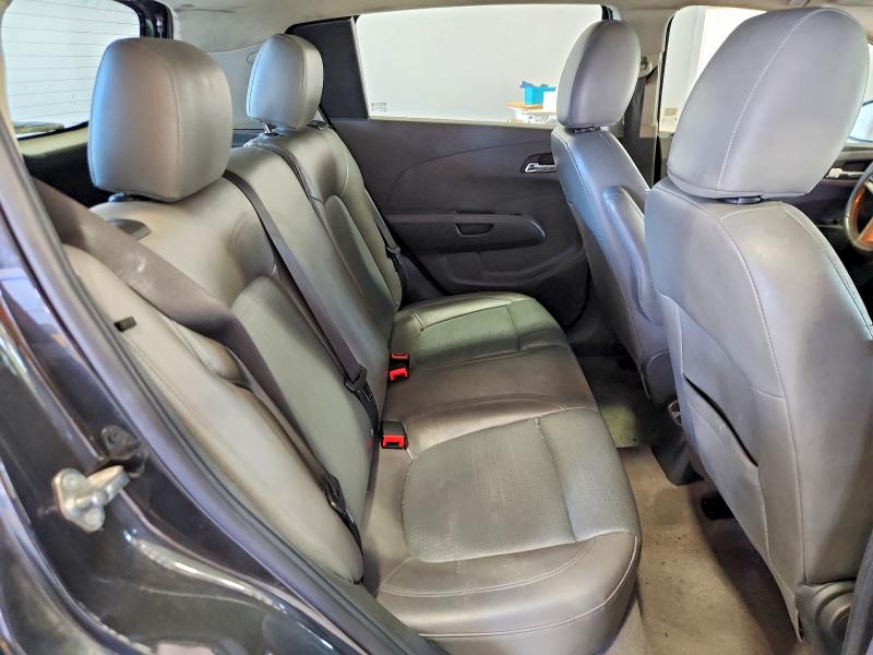 68059846 :رقم المزاد ، 1G1JE6SB1F4142102 vin ، 2015 Chevrolet Sonic مزاد بيع
