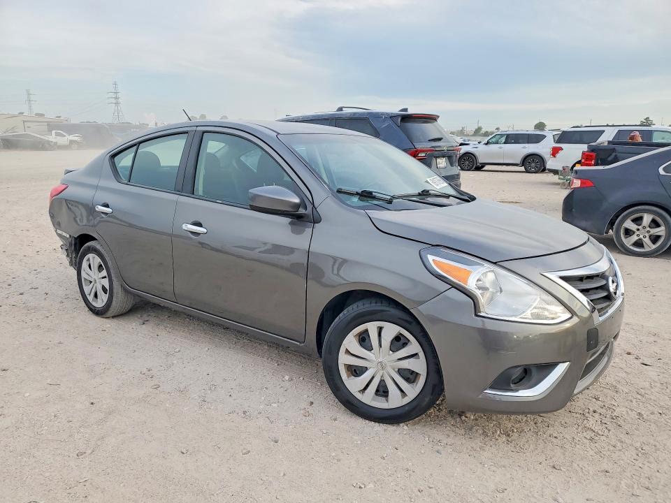 69107696 :رقم المزاد ، 3N1CN7AP3JL872702 vin ، 2018 Nissan Versa مزاد بيع