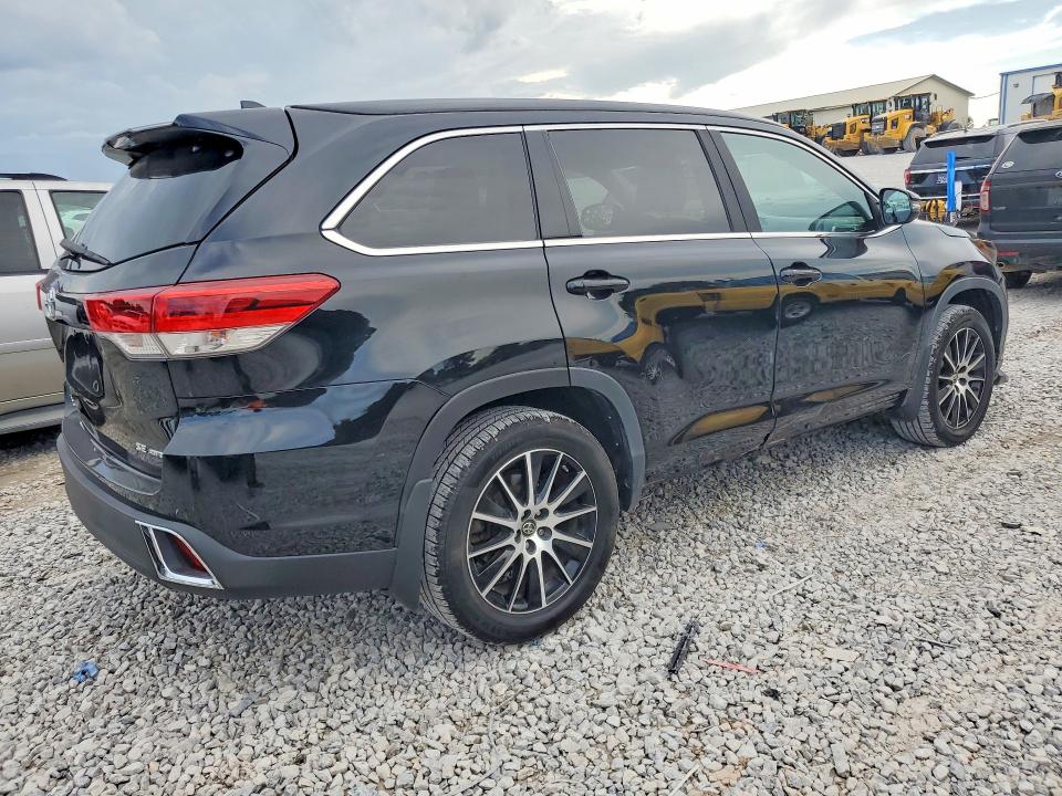 69915356 :رقم المزاد ، 5TDJZRFH9HS375826 vin ، 2017 Toyota Highlander مزاد بيع