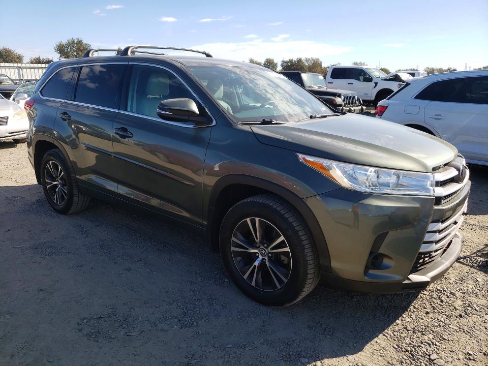 67753686 :رقم المزاد ، 5TDZZRFH1JS258900 vin ، 2018 Toyota Highlander مزاد بيع