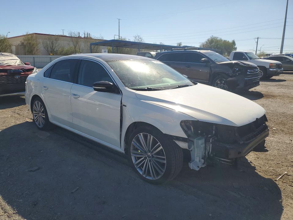 68249366 :رقم المزاد ، 1VWBT7A32FC068192 vin ، 2015 Volkswagen Passat مزاد بيع