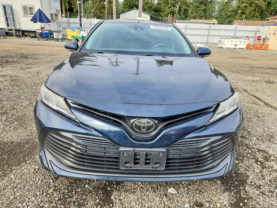 69633456 :رقم المزاد ، 4T1B11HK8KU235030 vin ، 2019 Toyota Camry مزاد بيع