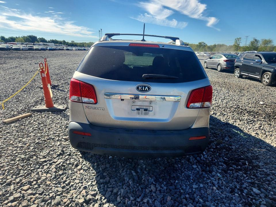2013 Kia Sorento მანქანა იყიდება აუქციონზე, vin: 5XYKT4A63DG421351, აუქციონის ნომერი: 70700736