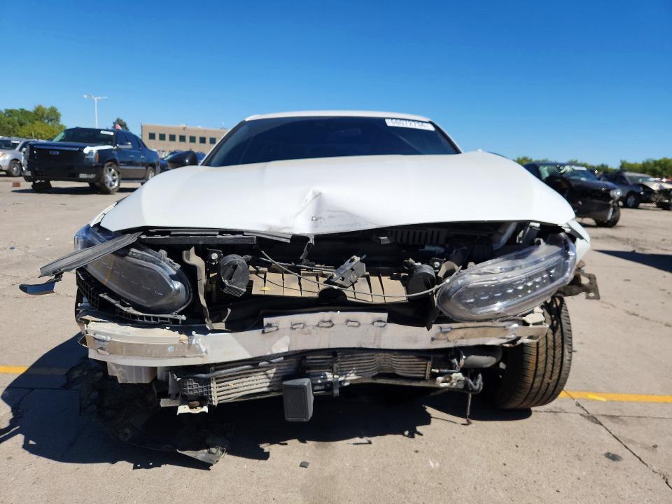 68072736 :رقم المزاد ، 1HGCV1F33NA110002 vin ، 2022 Honda Accord مزاد بيع