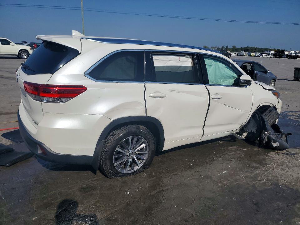 69203286 :رقم المزاد ، 5TDJZRFH4JS845296 vin ، 2018 Toyota Highlander مزاد بيع