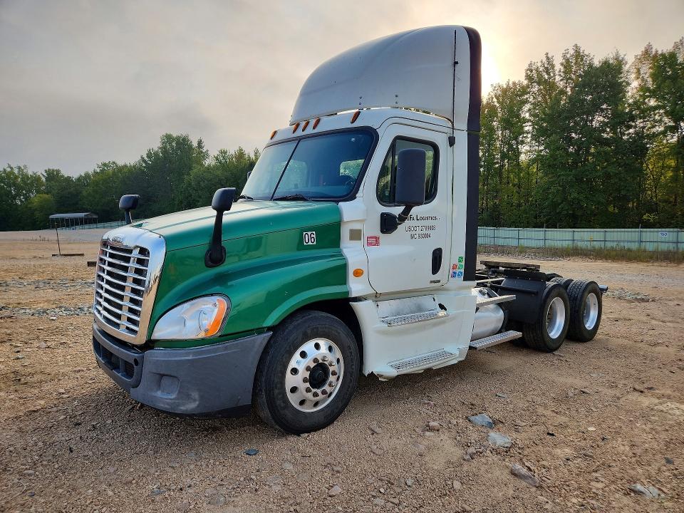 Продажа на аукционе авто 2015 Freightliner Cascadia 125, vin: 1FUJGED56FLGA1222, номер лота: 69996026