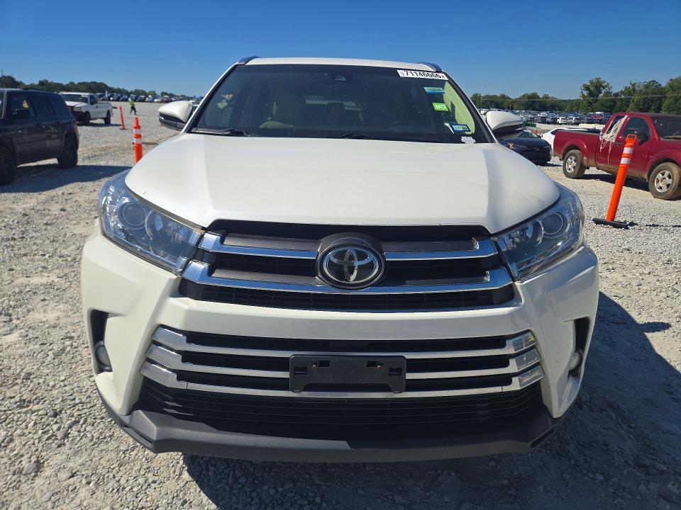 71146666 :رقم المزاد ، 5TDYZRFHXHS195320 vin ، 2017 Toyota Highlander مزاد بيع