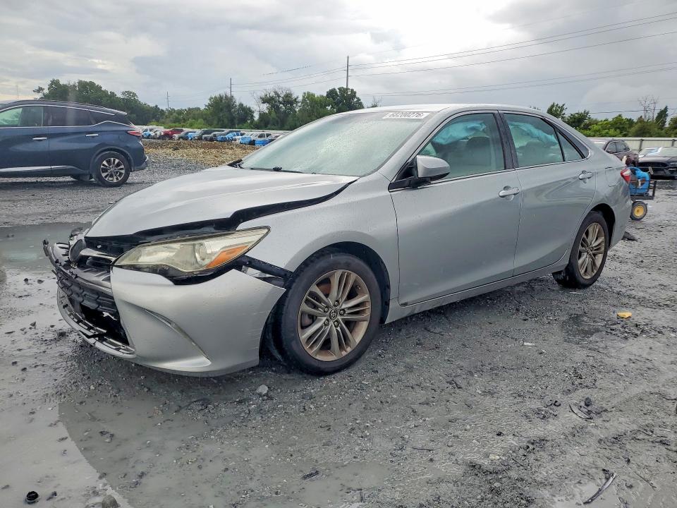68200276 :رقم المزاد ، 4T1BF1FK1FU023886 vin ، 2015 Toyota Camry مزاد بيع
