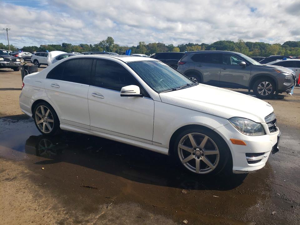 2014 Mercedes-benz C მანქანა იყიდება აუქციონზე, vin: WDDGF8AB8EG252689, აუქციონის ნომერი: 68991246
