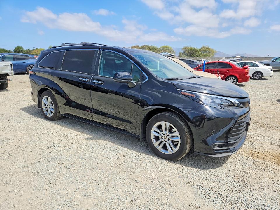 68699496 :رقم المزاد ، 5TDJSKFC1SS161811 vin ، 2025 Toyota Sienna مزاد بيع