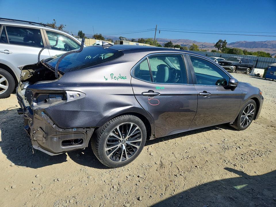 69424986 :رقم المزاد ، 4T1B21HK2JU505543 vin ، 2018 Toyota Camry Hybrid مزاد بيع