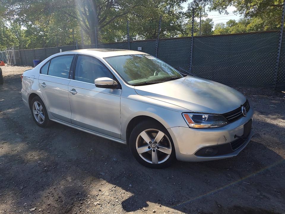 68943416 :رقم المزاد ، 3VWLL7AJXBM126514 vin ، 2011 Volkswagen Jetta مزاد بيع