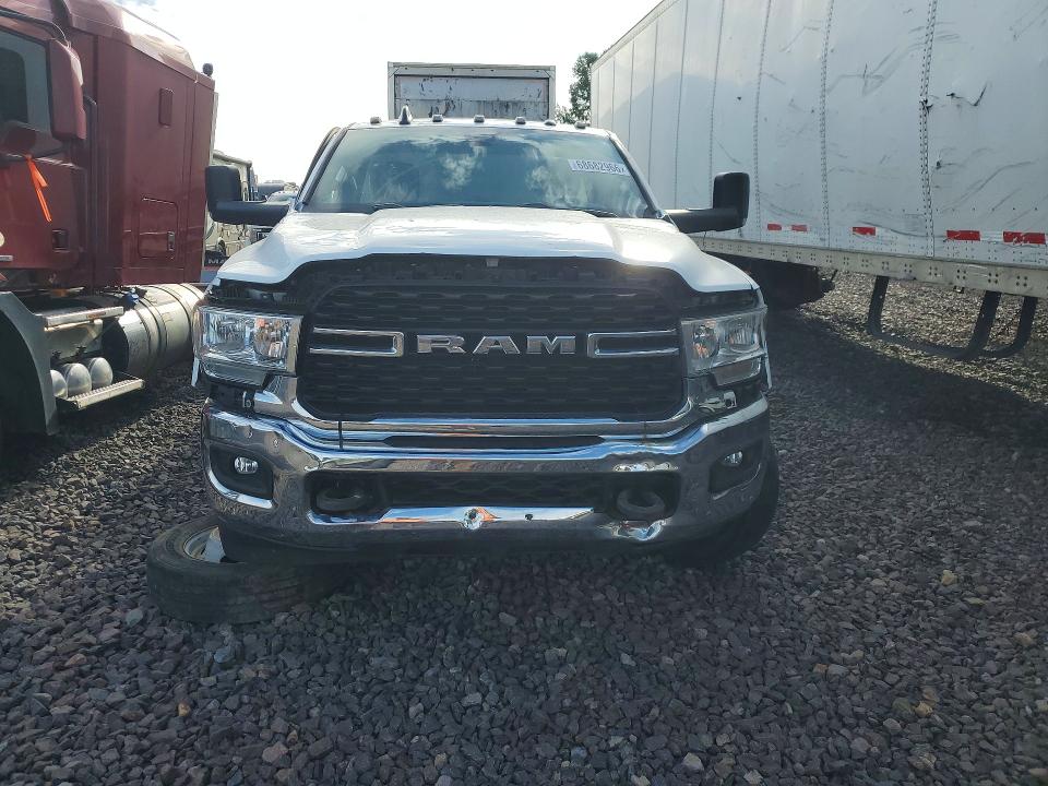 68682966 :رقم المزاد ، 3C7WRMDL2NG380492 vin ، 2022 Ram 5500 مزاد بيع