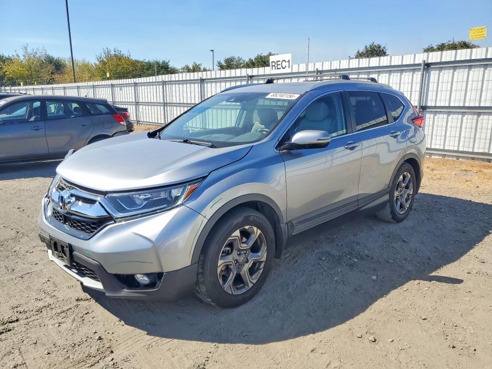 68240156 :رقم المزاد ، 7FARW1H80HE045429 vin ، 2017 Honda Cr-v مزاد بيع