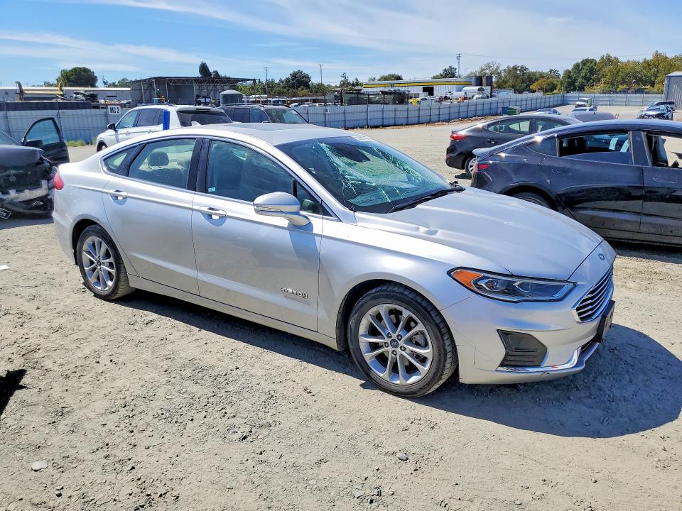 68432586 :رقم المزاد ، 3FA6P0MU2KR235737 vin ، 2019 Ford Fusion مزاد بيع