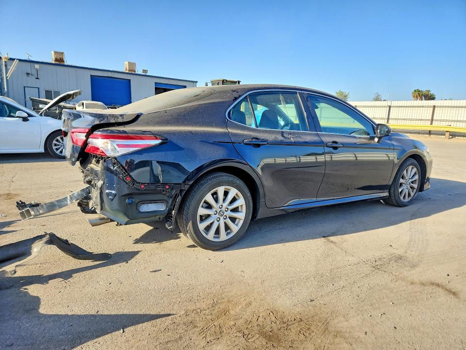 2018 Toyota Camry მანქანა იყიდება აუქციონზე, vin: 4T1B11HK0JU618135, აუქციონის ნომერი: 68952926