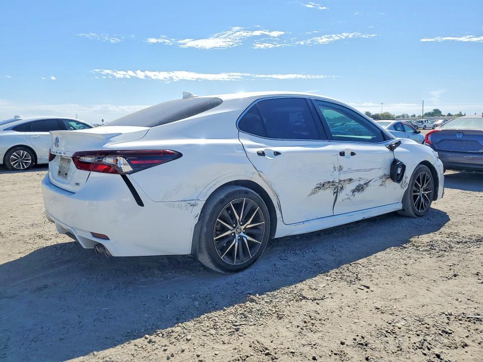 2022 Toyota Camry მანქანა იყიდება აუქციონზე, vin: 4T1G11AK4NU054611, აუქციონის ნომერი: 68445406