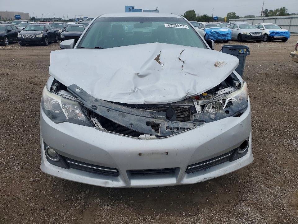 69690256 :رقم المزاد ، 4T1BF1FK2EU837012 vin ، 2014 Toyota Camry مزاد بيع