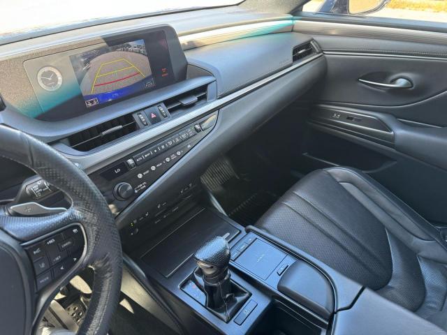 70493236 :رقم المزاد ، 58ABZ1B15KU038110 vin ، 2019 Lexus Es مزاد بيع