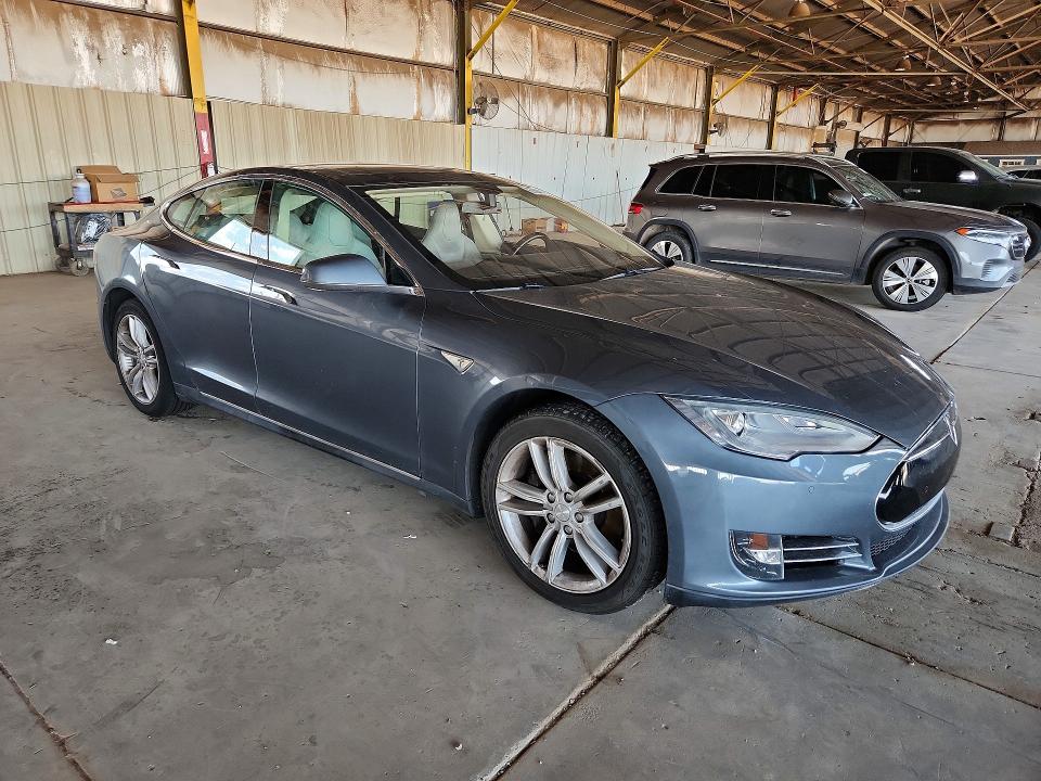 67684746 :رقم المزاد ، 5YJSA1CNXDFP27222 vin ، 2013 Tesla Model S مزاد بيع