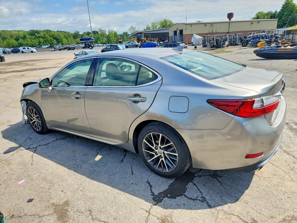67454796 :رقم المزاد ، 58ABK1GG8HU056630 vin ، 2017 Lexus Es مزاد بيع