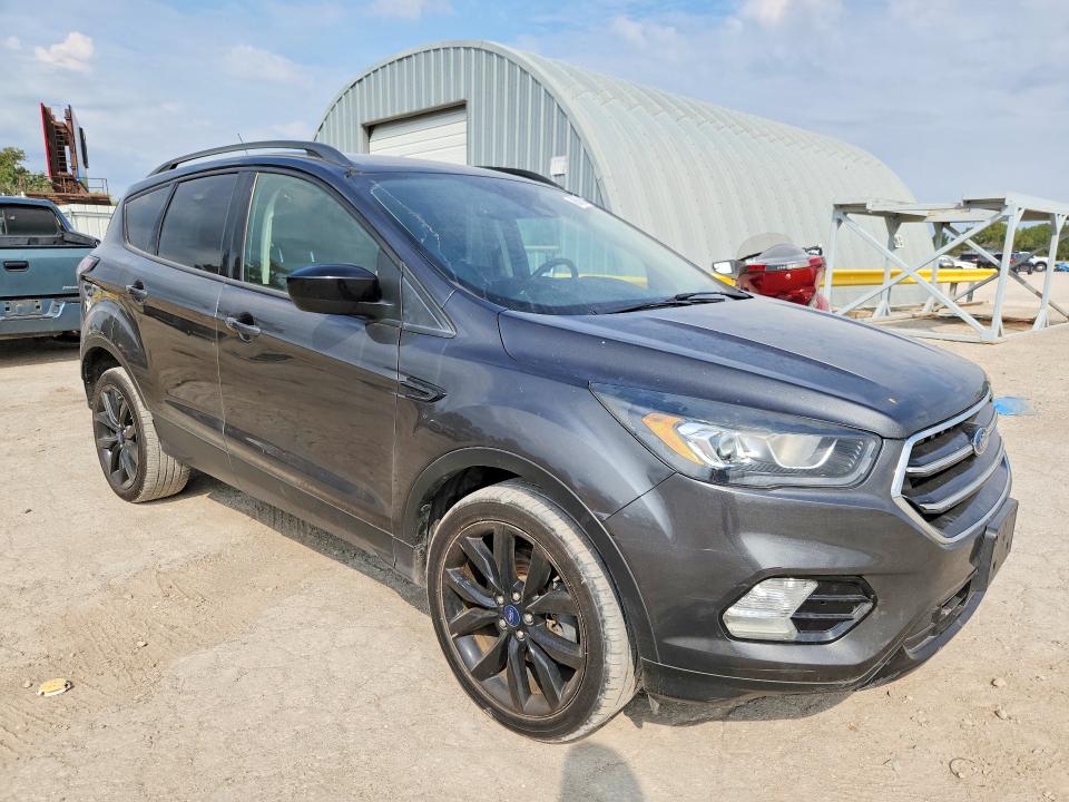 70505156 :رقم المزاد ، 1FMCU9GD6JUC87204 vin ، 2018 Ford Escape مزاد بيع