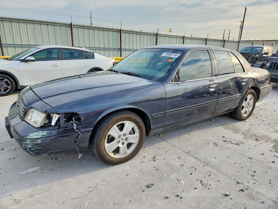 2004 Ford Crown Victoria მანქანა იყიდება აუქციონზე, vin: 2FAHP74W44X180912, აუქციონის ნომერი: 70003116