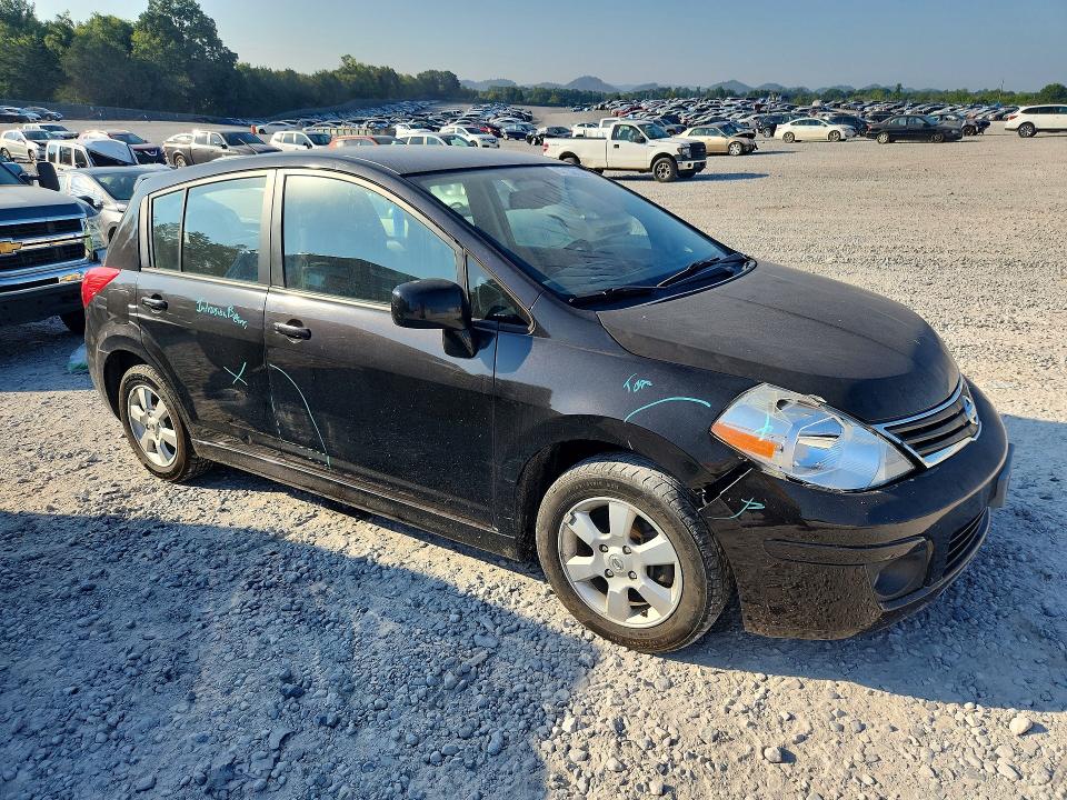 67138126 :رقم المزاد ، 3N1BC1CP0BL402656 vin ، 2011 Nissan Versa مزاد بيع