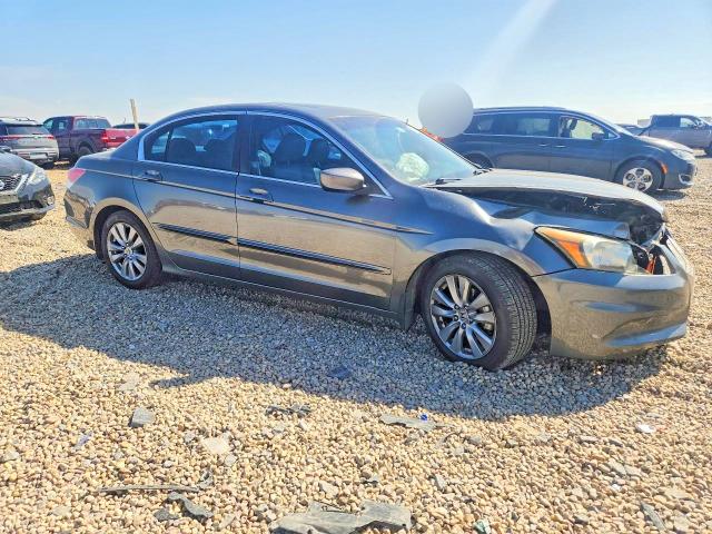 67643376 :رقم المزاد ، 1HGCP2F84BA113899 vin ، 2011 Honda Accord مزاد بيع