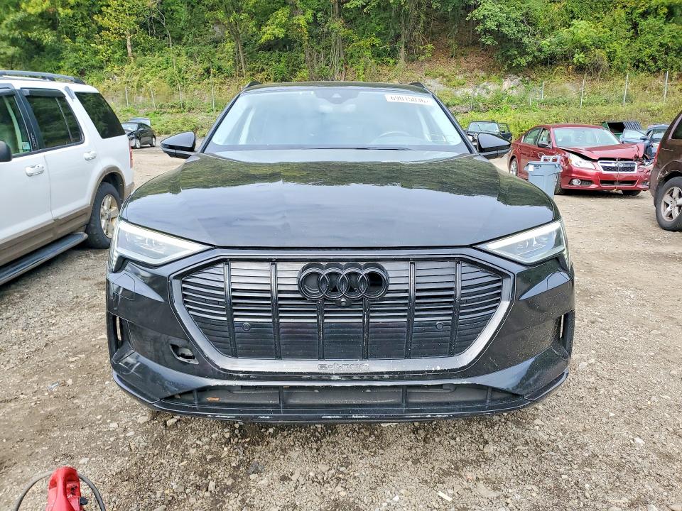 Продажа на аукционе авто 2021 Audi E-tron, vin: WA1VAAGE8MB005946, номер лота: 69015036