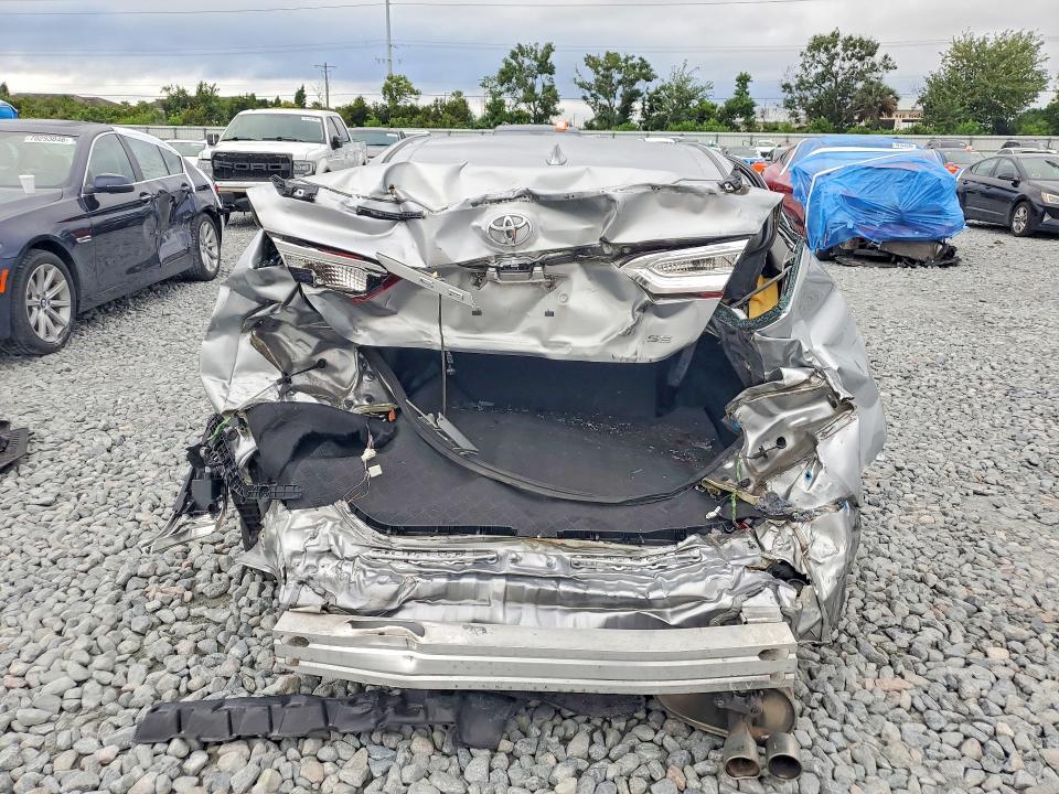 70261416 :رقم المزاد ، 4T1B11HK6KU822195 vin ، 2019 Toyota Camry مزاد بيع