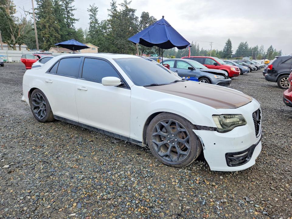 Auction sale of the 2017 Chrysler 300, vin: 2C3CCABG1HH657552        , lot number: 68808066