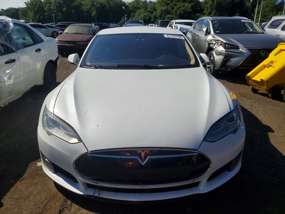 2015 Tesla Model S მანქანა იყიდება აუქციონზე, vin: 5YJSA1S27FF088047, აუქციონის ნომერი: 67783786